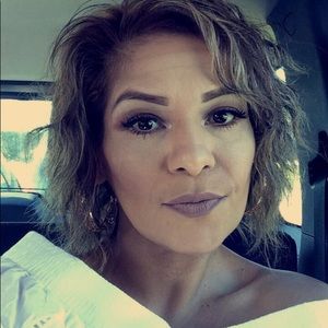 Meet your Posher, Raquel